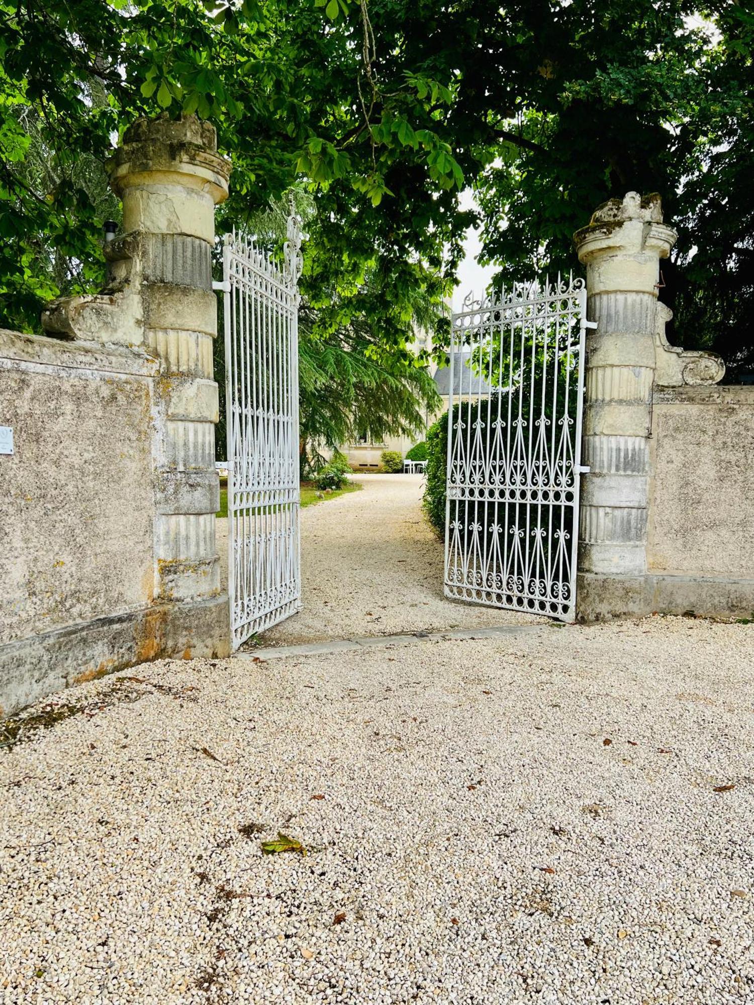 Le Chateau De Leugny Oiron Dış mekan fotoğraf